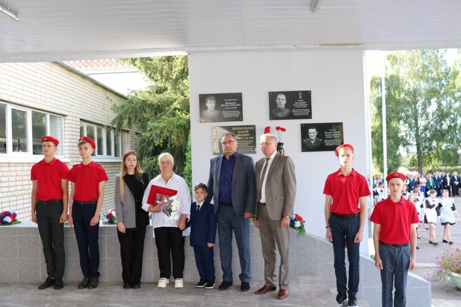Відкриття пам'ятних дошок у школі міста Стародуб 